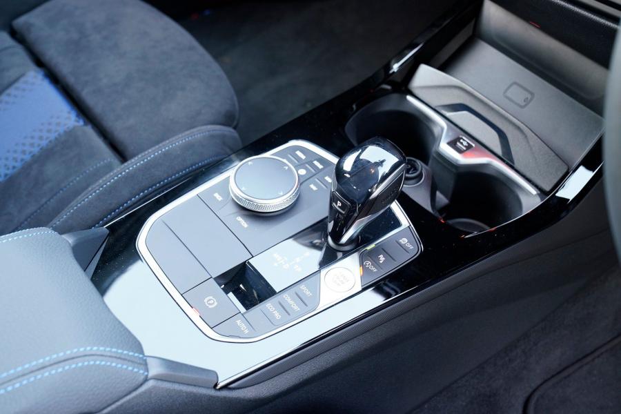 Детали интерьера BMW M135i xDrive (F40) 2019 года  (JP) (фото 15 из 17)